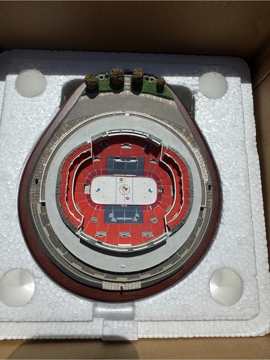Danbury Mint Other - Pittsburgh’s Mellon (Civic) Arena. Danbury Mint Collector Series. Excellent
